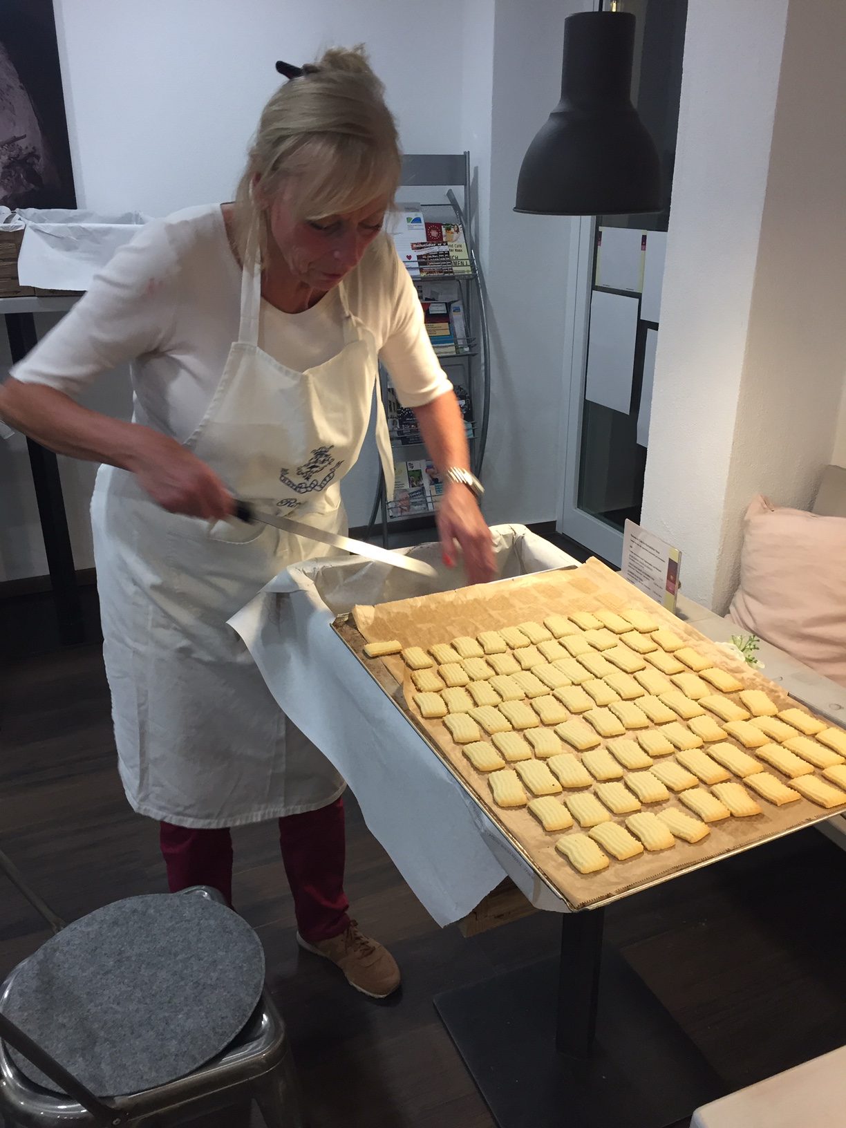 In der Weihnachtsbäckerei – Hochstädten im Internet